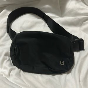 Lululemon everywhere belt bag - New!
